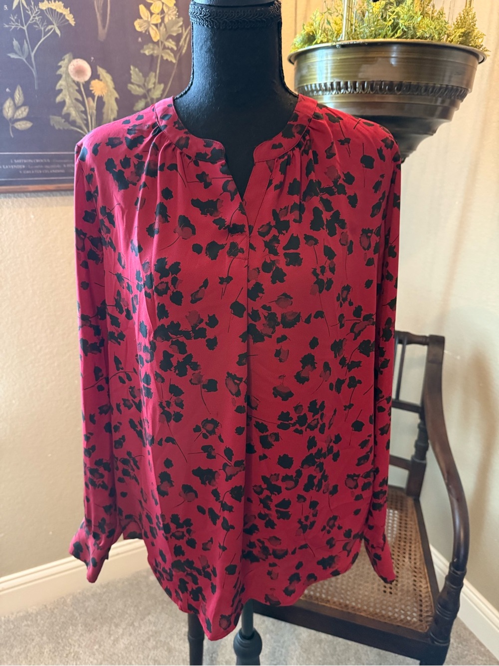 Vera wang Women's Red Floral V-Neck Long-Sleeve Blouse